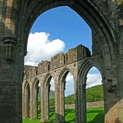 llananthony-abbey-01